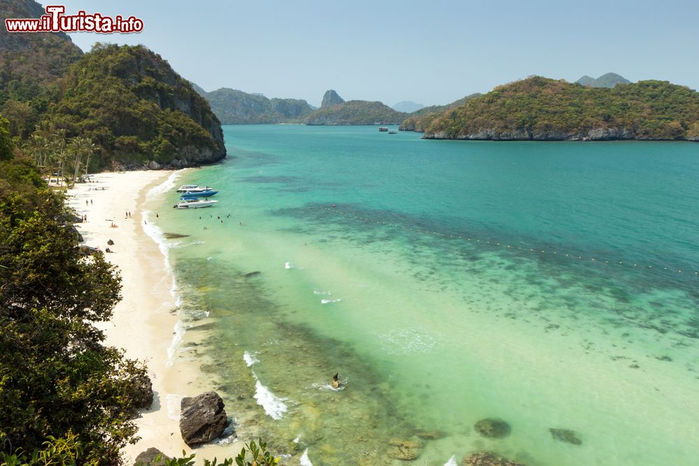 Immagine Il parco nazionale marino di Ang Thong, Thailandia. Dichiarato parco nazionale nel 1980, quest'area è uno splendido arcipelago di oltre 40 isole situato 30 km a ovest di Koh Samui.