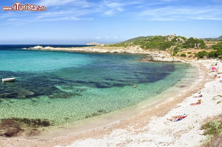 Immagine La spiaggia di Corbara: ci troviamo alla Marina di Davia in Balagne, il tratto di costa del nord della Corsica compreso tra Calvi e Ile Rousse - © Bouvier Ben / Shutterstock.com