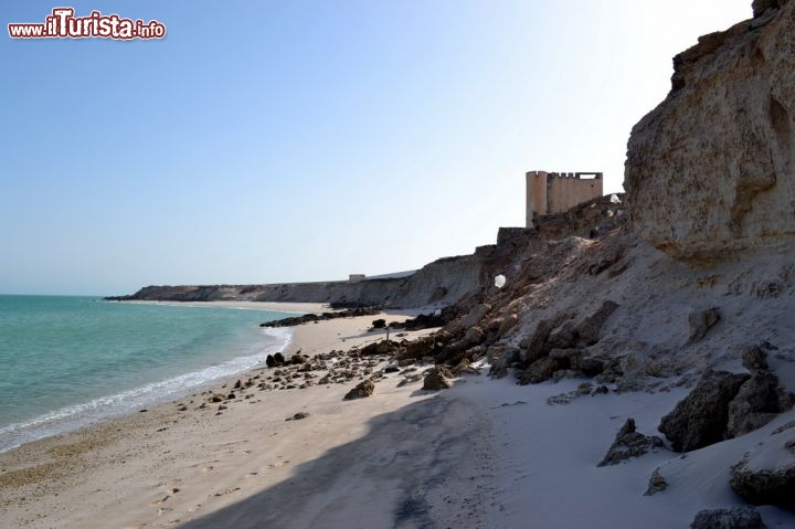 Immagine Spiaggia, Dakhla: un tratto della spiaggia di Dakhla, presso l'Hotel Calipau Sahara, ideale per rilassarsi lontano da tutto.