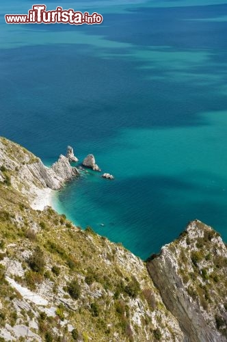 Immagine Spiaggia delle Due Sorelle a Sirolo, vista dall'alto