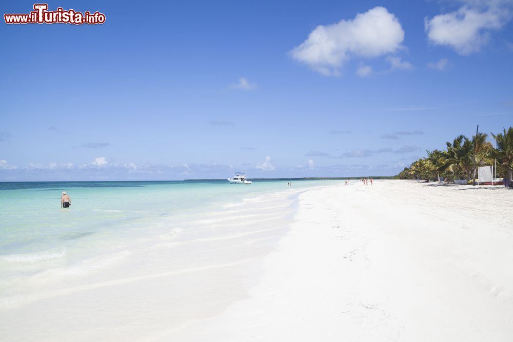 Immagine La spiaggia di fine sabbia bianca di Cayo Blanco (Cuba), un paradiso tropicale nell'Oceano Atlantico al largo di Varadero.