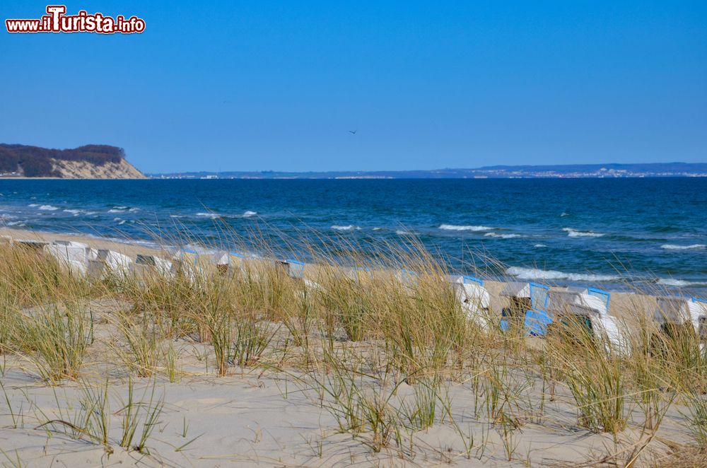 Immagine Spiaggia di sabbia sull'isola di Ruegen, Meclemburgo-Pomerania (Germania). Siamo nella baia della città di Goehren nella penisola di Moenchgut.