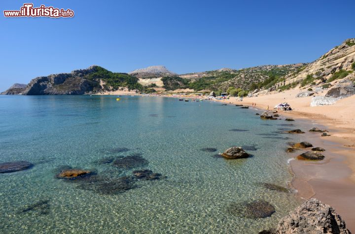 Immagine Spiaggia diTsambika sull'isola di Rodi - © Pawel Kazmierczak / Shutterstock.com