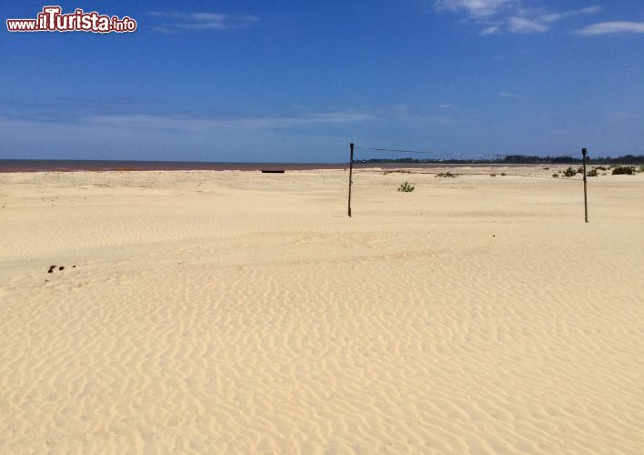 Immagine La grande spiaggia di Malindi si estende per circa 30 km, anche oltre la foce del Galana River, fino alla pensiola più a nord dove sorge il "Luigi Broglio Space Center".