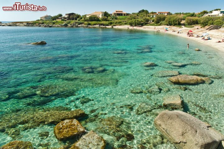 Immagine Corbara si affaccia su di un tratto di costa molto spettacolare: qui siamo a Davia, appena a nord-ovest dal borgo collinare del nord della Corsica © Bouvier Ben / Shutterstock.com