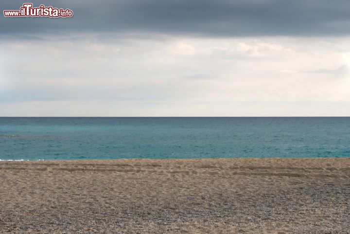 Immagine La spiaggia sabbiosa di Loano Liguria - © sergioboccardo / Shutterstock.com