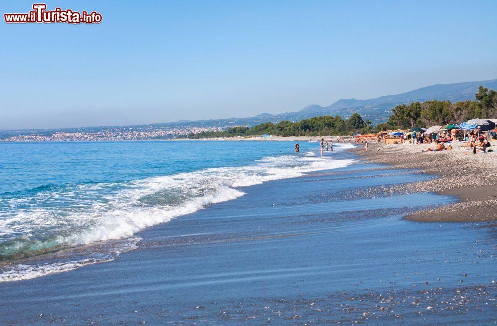 Immagine Spiaggia San Marco è il lido di Caltabiano, costa orientale della Sicilia. - © vvoe / Shutterstock.com