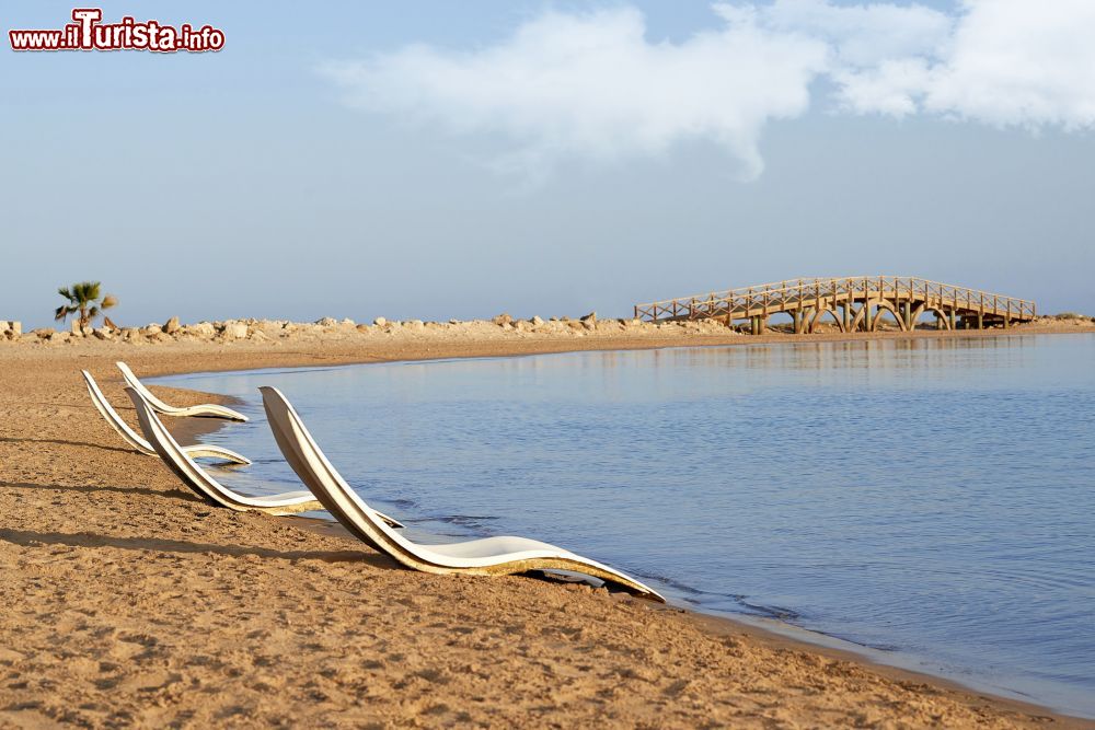 Immagine La spiaggia di sabbia dorata dello Sheraton Soma Bay Resort sul Mar Rosso, in Egitto - foto © Sheraton Soma Bay