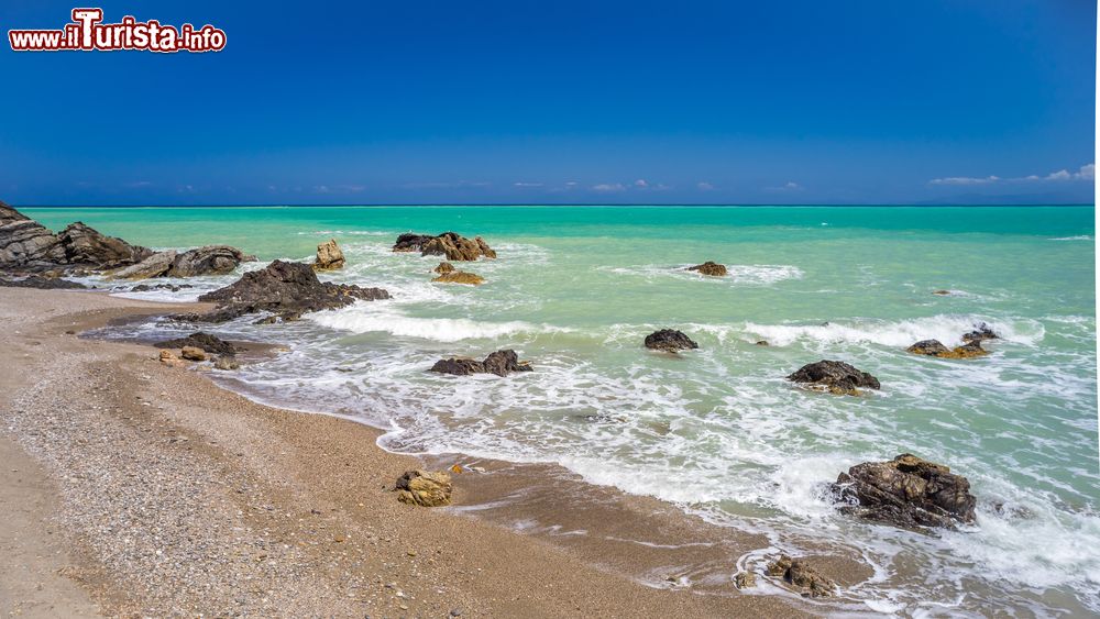 Immagine Spiaggia tranquilla vicino a Capo d'Orlando in Sicilia.