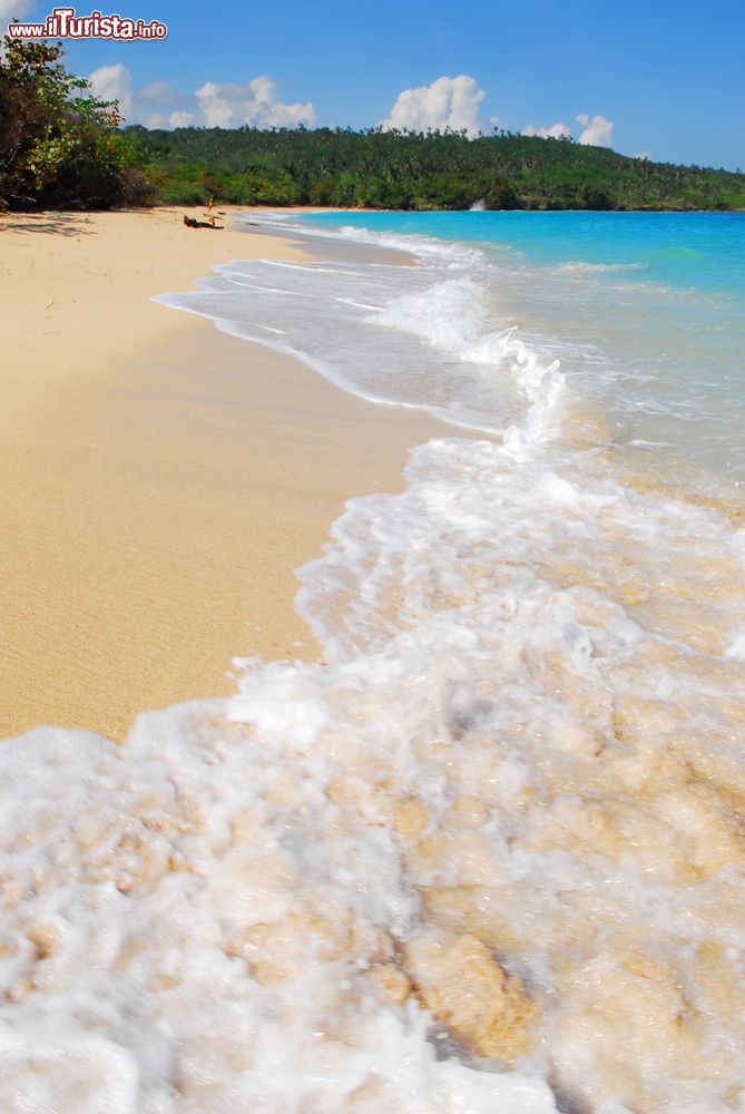 Immagine Una spiaggia tropicale affacciata sull'Oceano Atlantico nei pressi di Baracoa (Cuba).