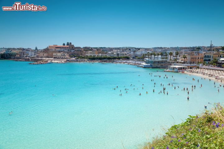 Immagine La spiaggia urbana di Otranto, la punta orientale della penisola italiana