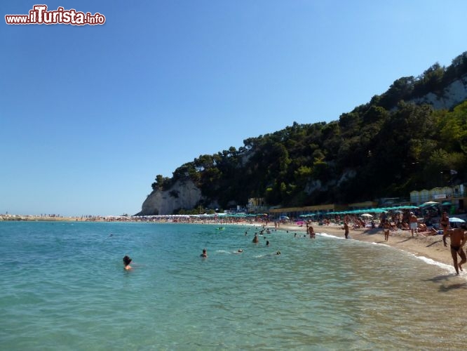 Immagine Spiaggia attrezzata di Urbani, Sirolo