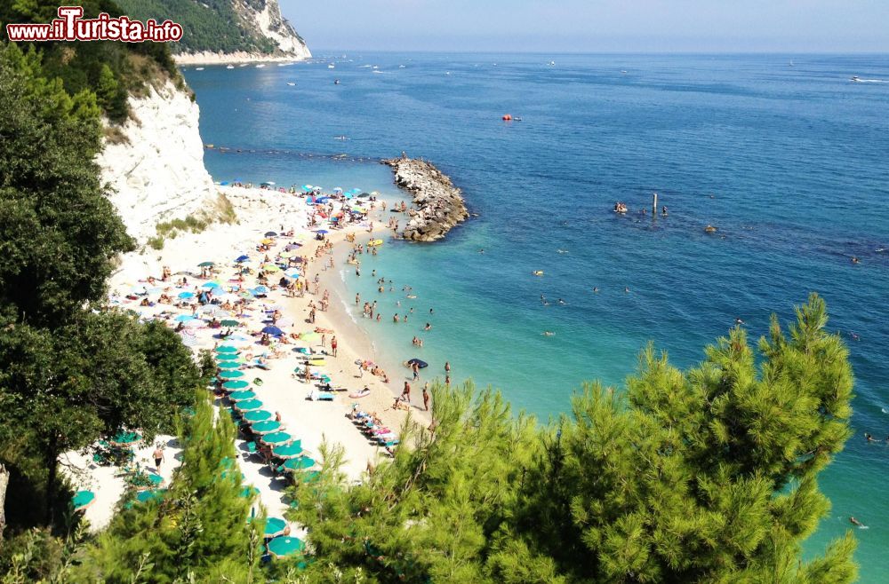 Immagine La spiaggia di Urbani a Sirolo nel Conero