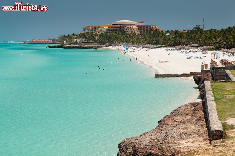 Immagine Un tratto della famosa spiaggia di Varadero, la più conosciuta delle mete turistiche cubane.