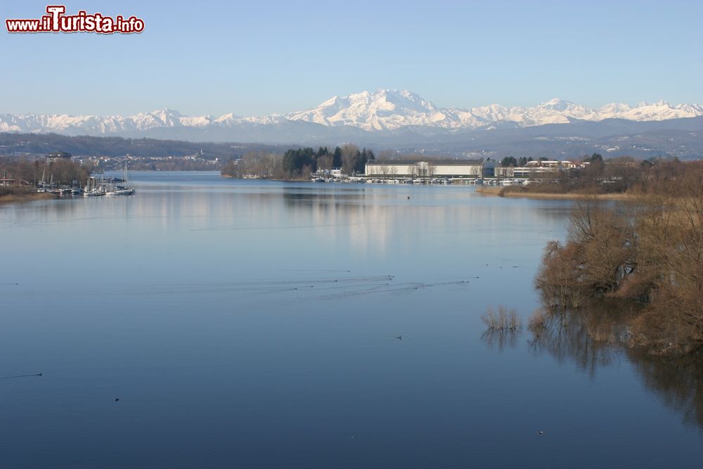 Immagine Una splendida veduta delle Alpi da Sesto Calende: sullo sfondo il Monte Rosa (Lombardia).