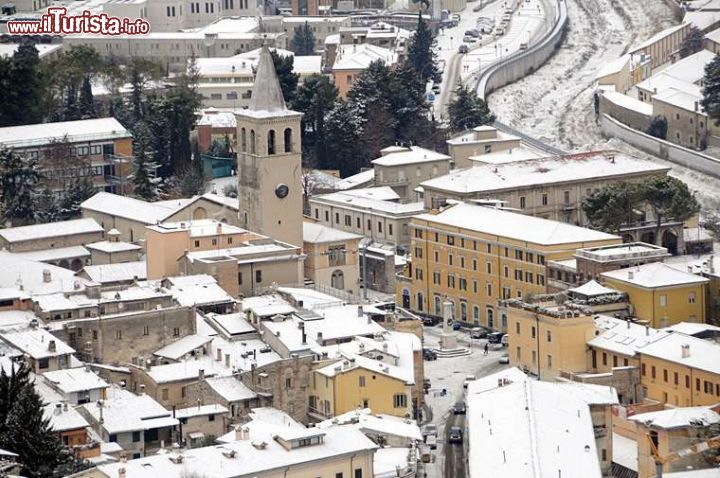 Immagine Il centro di Spoleto in Umbria, fotografato dopo una copiosa nevicata invernale.