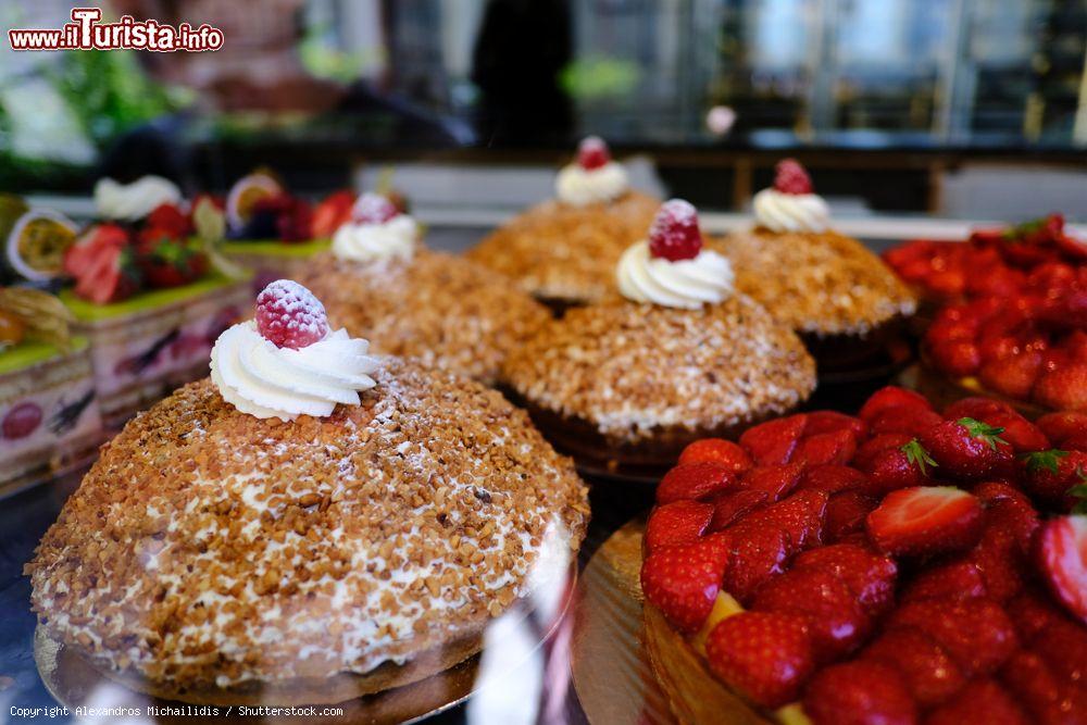Immagine Squisiti dolcetti alla frutta in vendita in una pasticceria di Tournai, Belgio - © Alexandros Michailidis / Shutterstock.com
