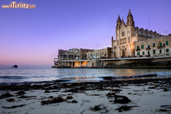 Immagine St Julian's a Malta, la sua baia al tramonto.