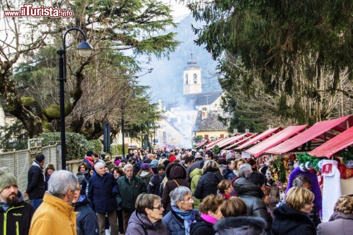 Immagine Stand ai mercatini di Natale a Santa Maria Maggiore, in Piemonte