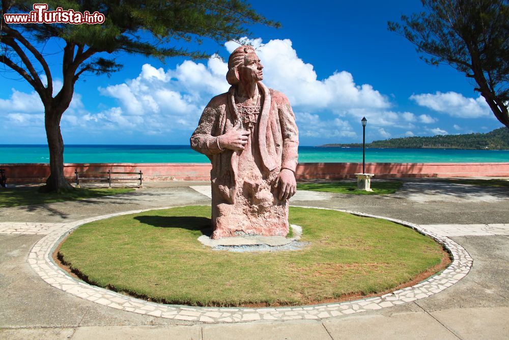Immagine La statua di Cristoforo Colombo nelle strade di Baracoa, provincia di Guantànamo, Cuba.
