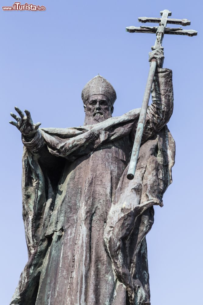 Immagine La statua del cardinale Lavigerie nella città di Bayonne, Francia.