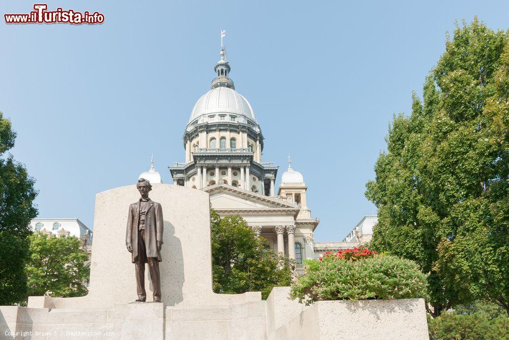 Immagine Statua di Abraham Lincoln di fronte al Campidoglio di Springfield, Illinois, USA - © Brian S / Shutterstock.com