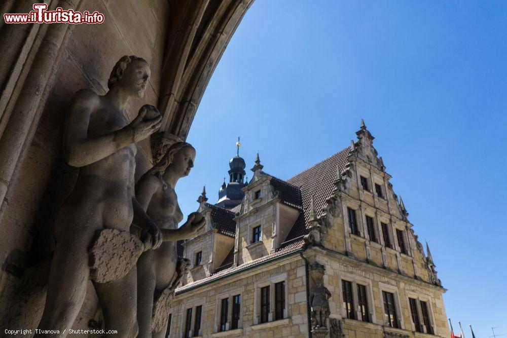 Immagine Statua di Adamo ed Eva nella chiesa di San Maurizio di Coburgo, Germania - © TIvanova / Shutterstock.com