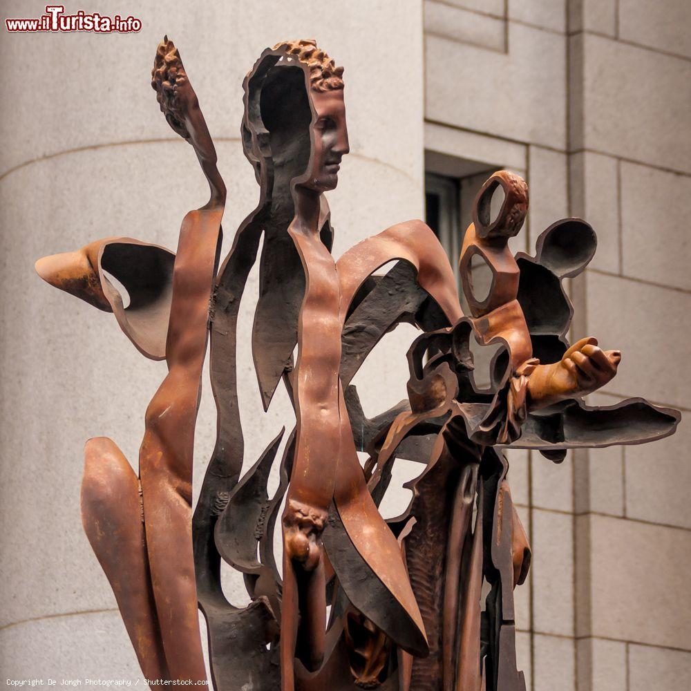 Immagine Statua in bronzo di Ermes e Dioniso nel distretto finanziario di San Francisco, California (USA). Realizzata da Arman, è nota anche come Monumento all'Analisi - © De Jongh Photography / Shutterstock.com