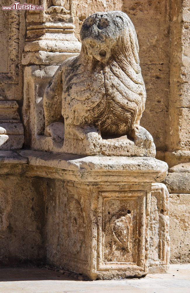 Immagine Una statua in marmo della Chiesa Madre di Manduria, Puglia, Italia. 