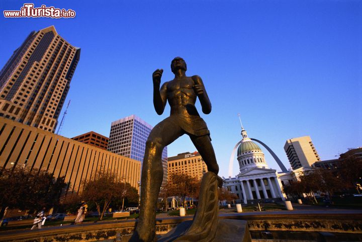 Immagine Statua sul fronte della Old Courthouse di Saint Louis in Missouri. - © Joseph Sohm / Shutterstock.com