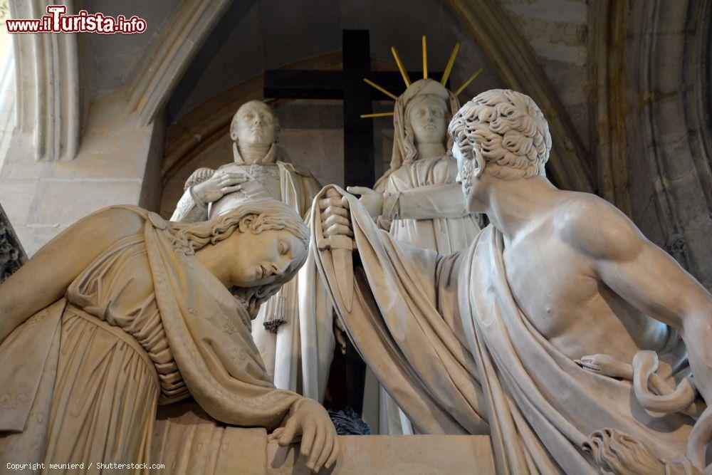 Immagine Statue all'interno della chiesa del castello di Vincennes, Francia - © meunierd / Shutterstock.com