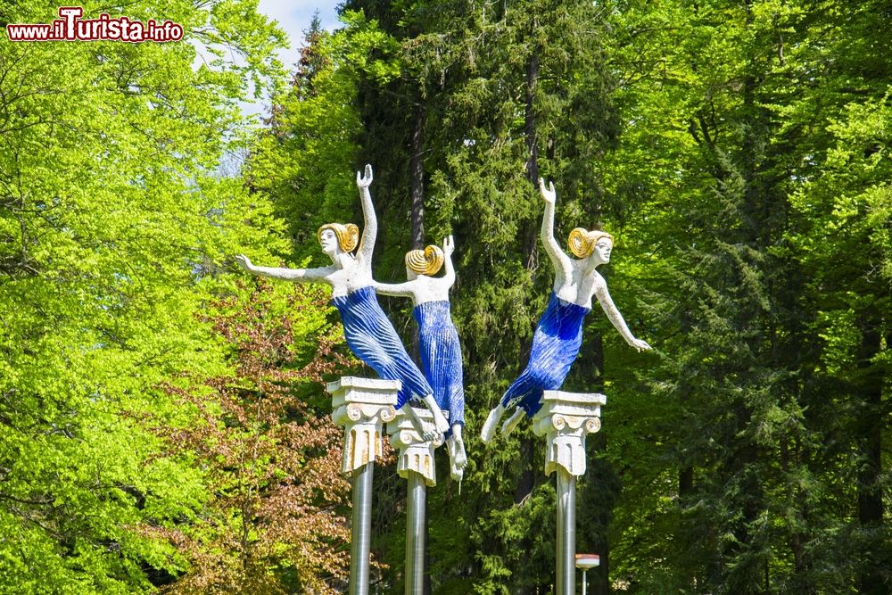 Immagine Statue delle tre muse in un parco della cittadina di Marianske Lazne, Repubblica Ceca.