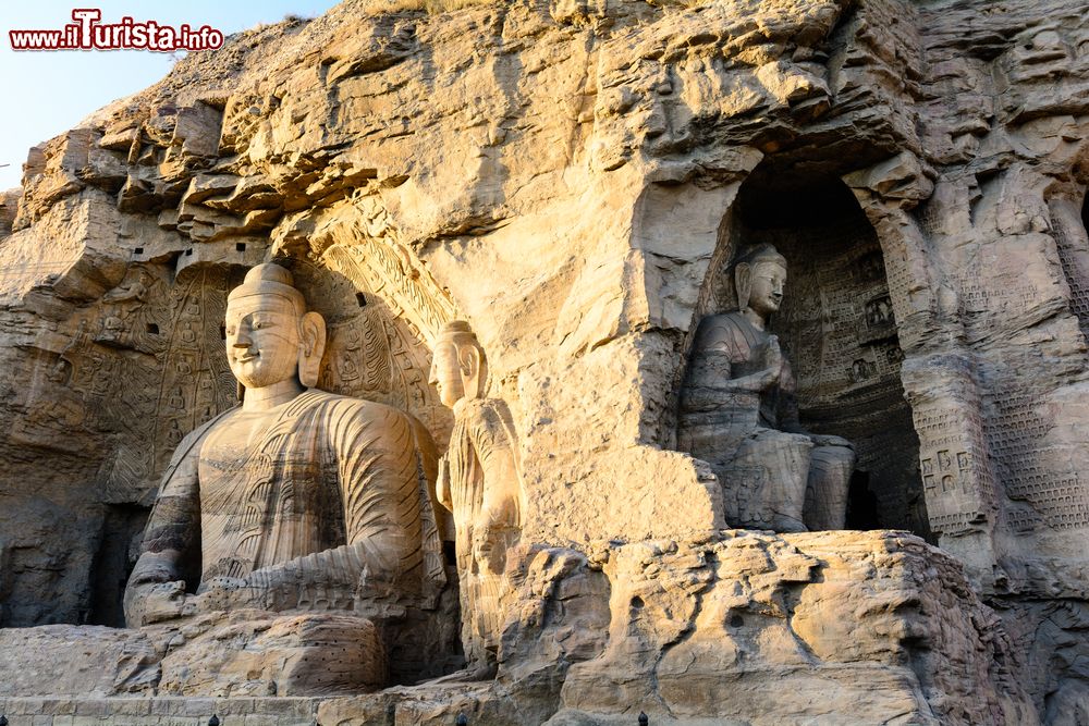 Immagine Statue di Buddha nelle grotte di Yungang nei pressi di Datong, provincia di Shanxi, Cina.