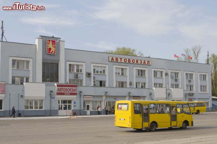 Immagine Stazione degli autobus in centro a Vladmir - © alenvl / Shutterstock.com