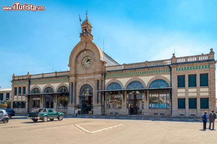 Immagine L'edificio della stazione di Soarano ad Antananarivo (Madagascar), restaurato di recente, risale al secolo scorso - foto © milosk50 / Shutterstock.com