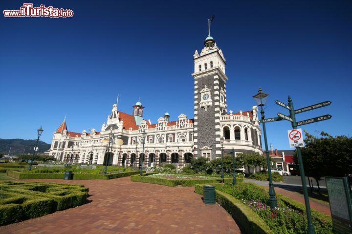 Immagine La stazione ferroviaria di Dunedin, Nuova Zelanda - © Martin Maun / Shutterstock.com