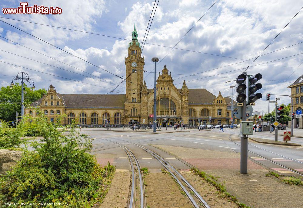 Immagine La stazione ferroviaria di Krefeld, Germania. Grazie alla sua architettura e alle sue decorazioni in stile Art Nouveau viene considerata una delle più belle della Renania - © Manninx / Shutterstock.com