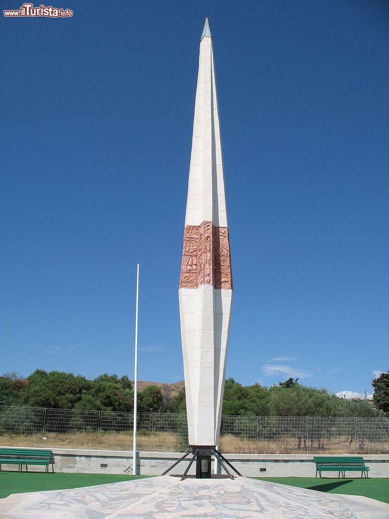 Immagine Stele commemorativa dello sbarco garibaldino del 19 luglio 1860 presso il Museo Garibaldino di Melito di Porto Salvo - © GJo / Wikipedia