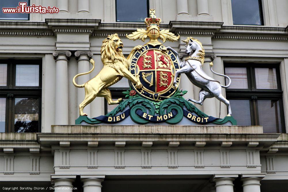 Immagine Stemma sulla facciata dell'Education Department Building di Melbourne, Australia - © Dorothy Chiron / Shutterstock.com