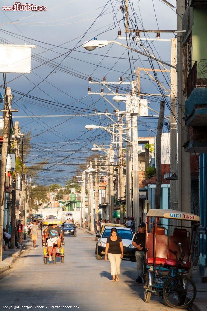 Immagine Una strada del centro di Bayamo, capoluogo della provincia di Granma, Cuba - © Matyas Rehak / Shutterstock.com