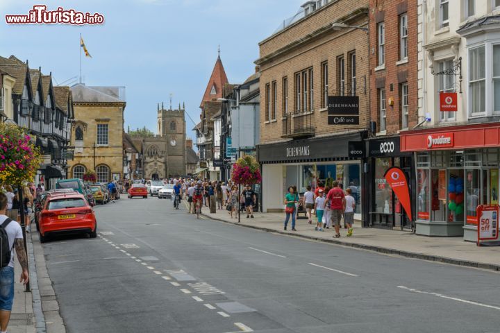Immagine Strada nel centro di Stratford-upon-Avon, Inghilterra - Una delle vie che caratterizzano il cuore di questa storica cittadina della Gran Bretagna © Steve Buckley / Shutterstock.com