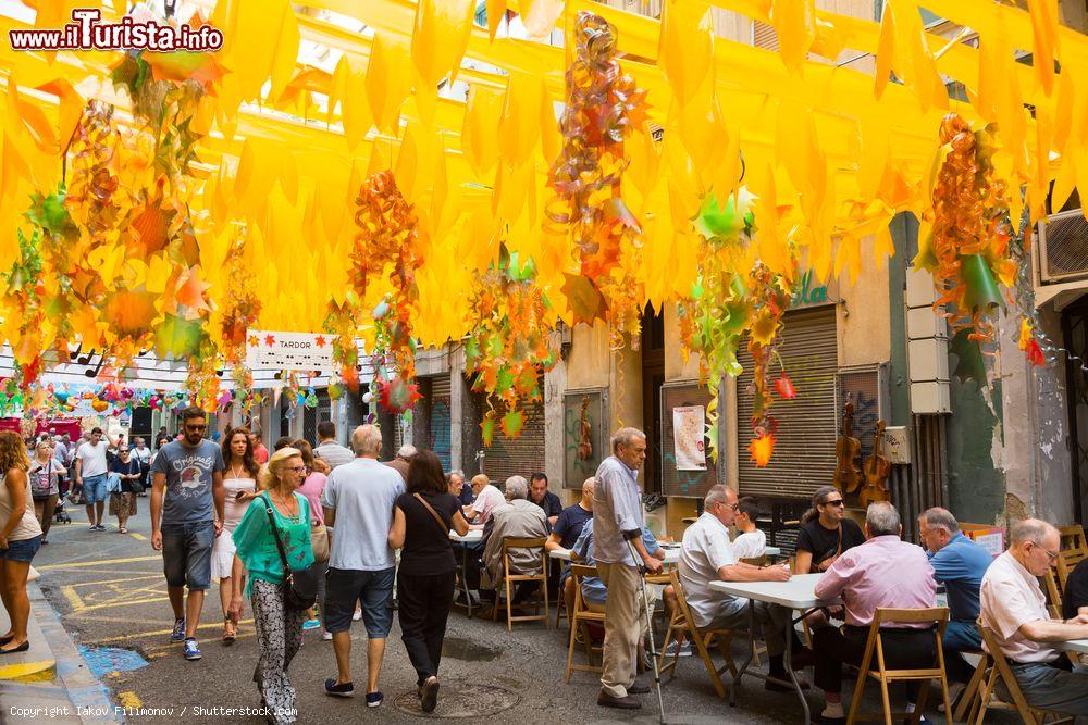 Immagine Strada di Barcellona durante il Major de Gracia Festival ad agosto - © Iakov Filimonov / Shutterstock.com