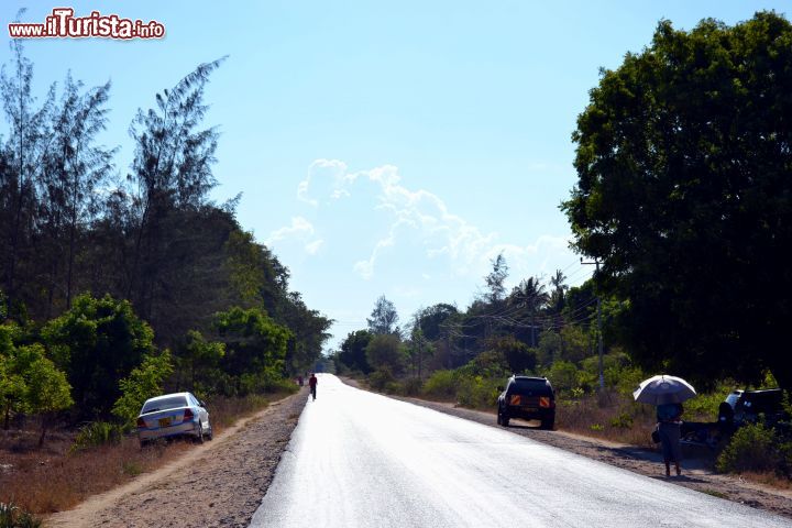 Immagine Un'immagine della strada che collega la città di Mombasa (la seconda più grande del Kenya dopo Nairobi) alla cittadina di Malindi.