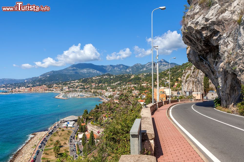 Immagine Strada panoramica nei pressi di Mentone in Costa Azzurra, Francia