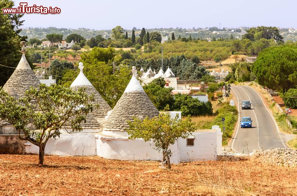 Immagine Strada panoramica nella valle d'Itria, itinerario in Puglia.