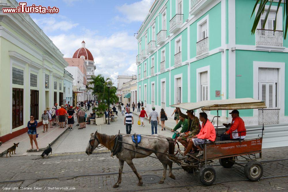 Immagine Calle 54 a Cienfuegos, Cuba è la strada pedonale turistica della città - © Stefano Ember / Shutterstock.com