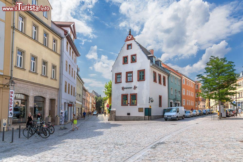 Immagine Una stradina con le tradizionali case della Turingia nel centro di Weimar, Germania - © Valery Rokhin / Shutterstock.com