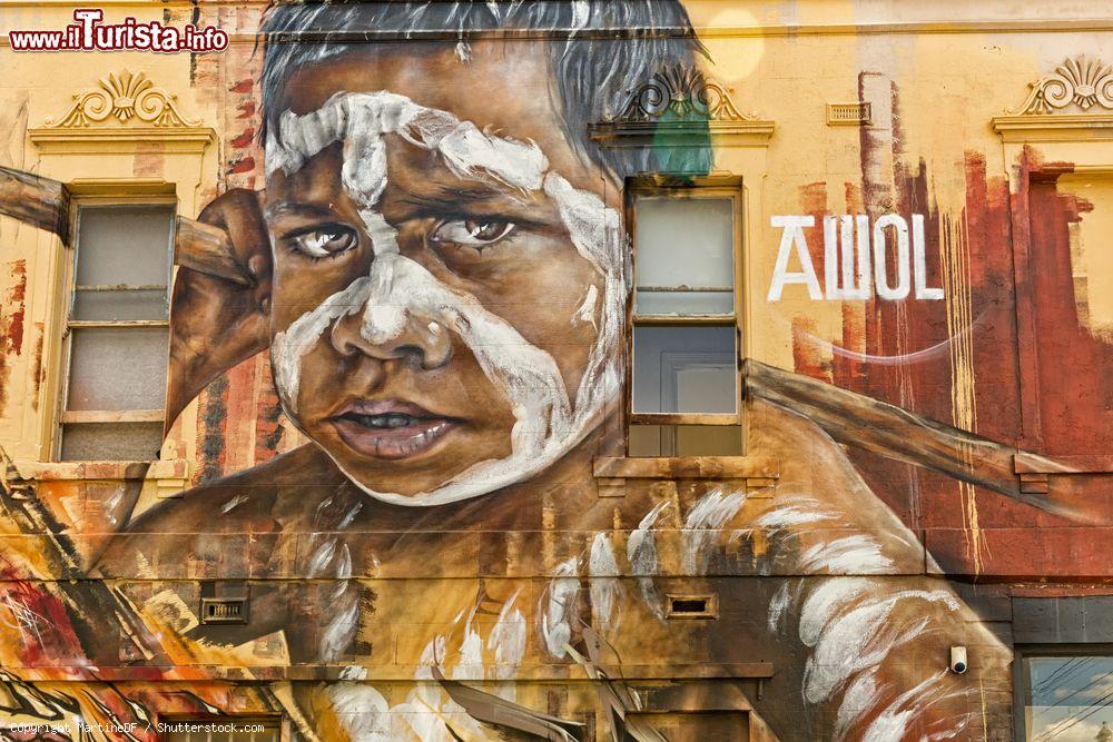 Immagine Street art nel sobborgo di Fitzroy nei pressi di Brunswick Street a Melbourne, Australia (stato di Victoria). E' una delle principali strade decorate da graffiti e murales fuori dal centro cittadino - © MartineDF / Shutterstock.com