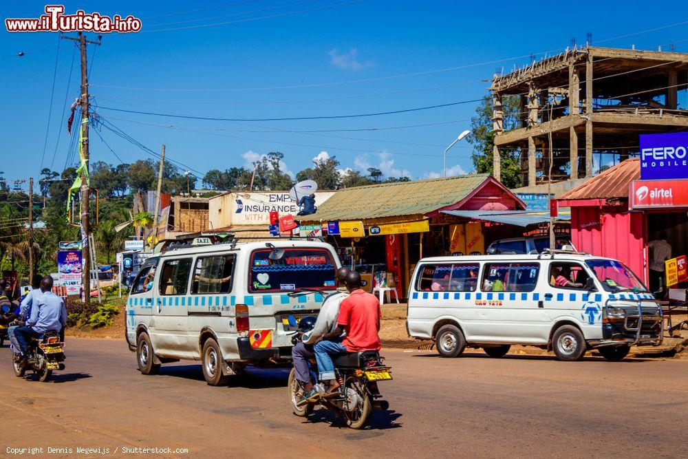 Immagine Street view del centro di Kampala in una giornata estiva, Uganda - © Dennis Wegewijs / Shutterstock.com