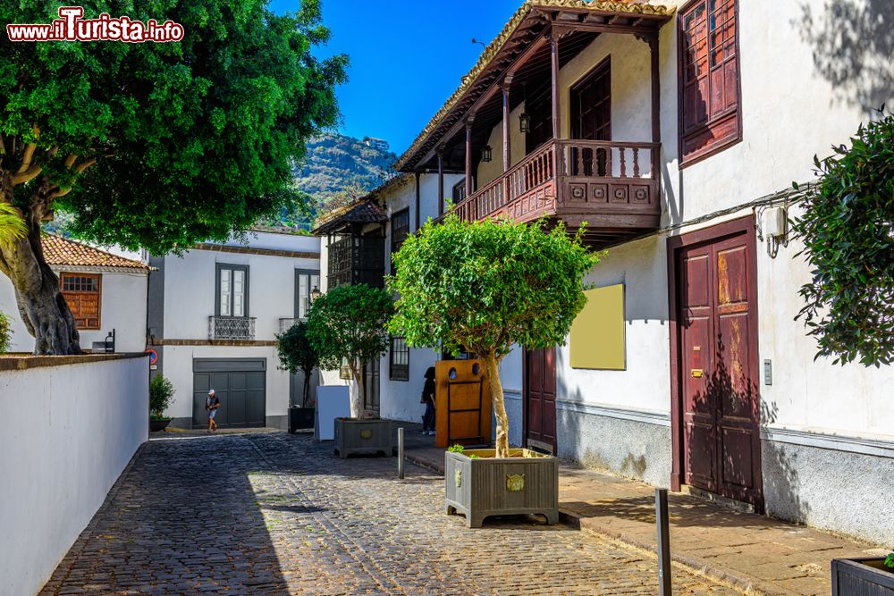 Immagine Street view del centro storico di Icod de los Vinos, Tenerife. Il fascino che emana questa località è del tutto particolare.